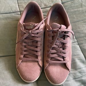 PUMA Ladies’ Vikky Suede Shoe Lavender/Mauve size 10 wmns